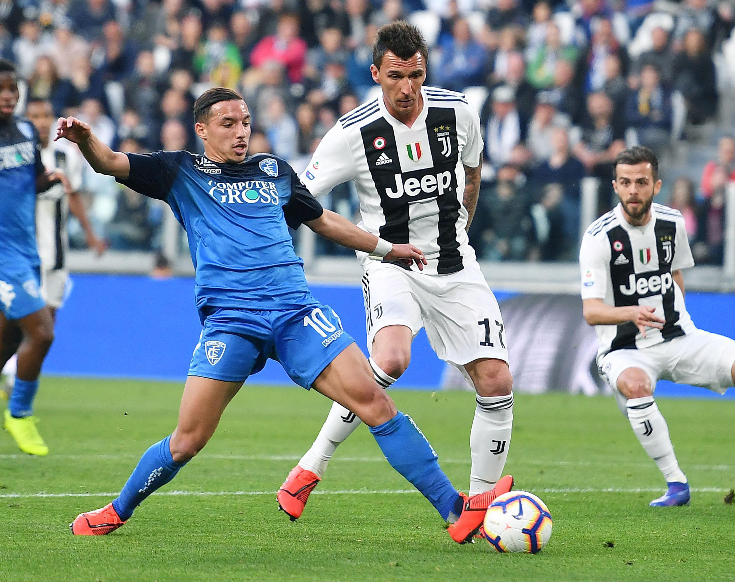 英媒：拜仁有意在一月永久签下梅努，已和他的经纪人直接会谈（英媒称拜仁欲一月永久引进梅努，已与其经纪人直接对话）