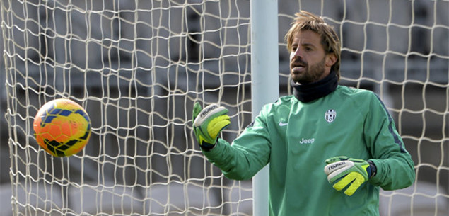 中超比赛亮点：上海海港2-1取胜山东泰山,（中超焦点战：上海海港2比1击败山东泰山）