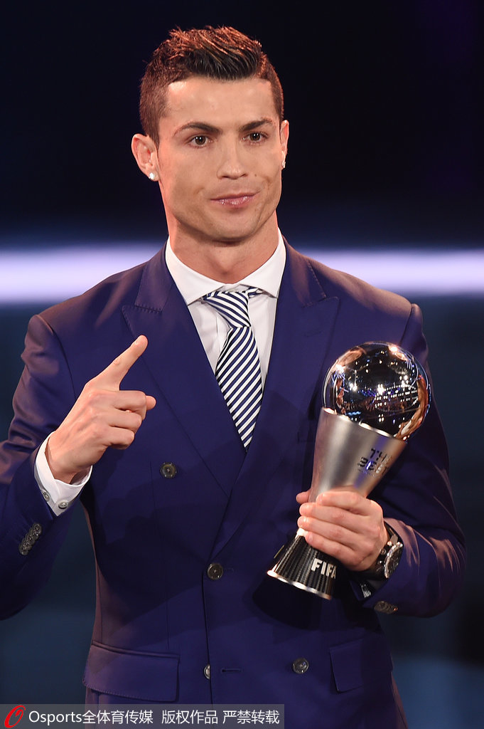 20岁新星独自撑起AC米兰左路走廊：力压S2，英超球会争相抢购他（20岁妖星一肩挑AC米兰左路，压过S2成焦点，英超豪门竞相报价）