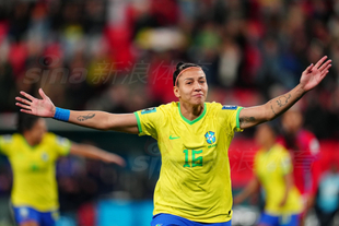 半场战报：摩纳哥2-1帕福斯，南野拓实、巴洛贡破门（半场速递：摩纳哥2-1领先帕福斯，南野拓实、巴洛贡建功）