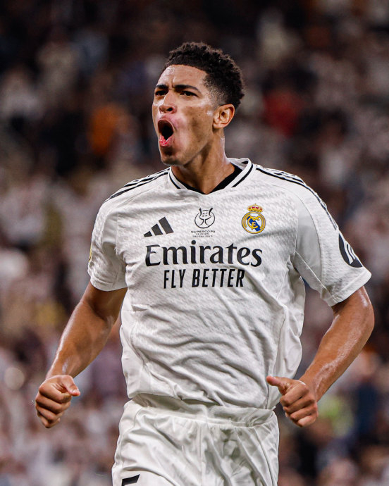 AC米兰主场3-2逆转都灵，40岁魔笛全场发挥，助力球队重返榜首，展现强大实力与斗志。（AC米兰3-2主场翻盘都灵，40岁魔笛统治全场，红黑军团重返榜首）