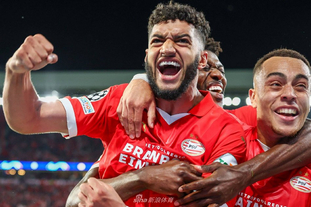 惨败国安后亚泰球员贺一然被自家球迷辱骂，他做出手势回击（惨负国安后，亚泰球员贺一然遭本队球迷辱骂，以手势回敬）