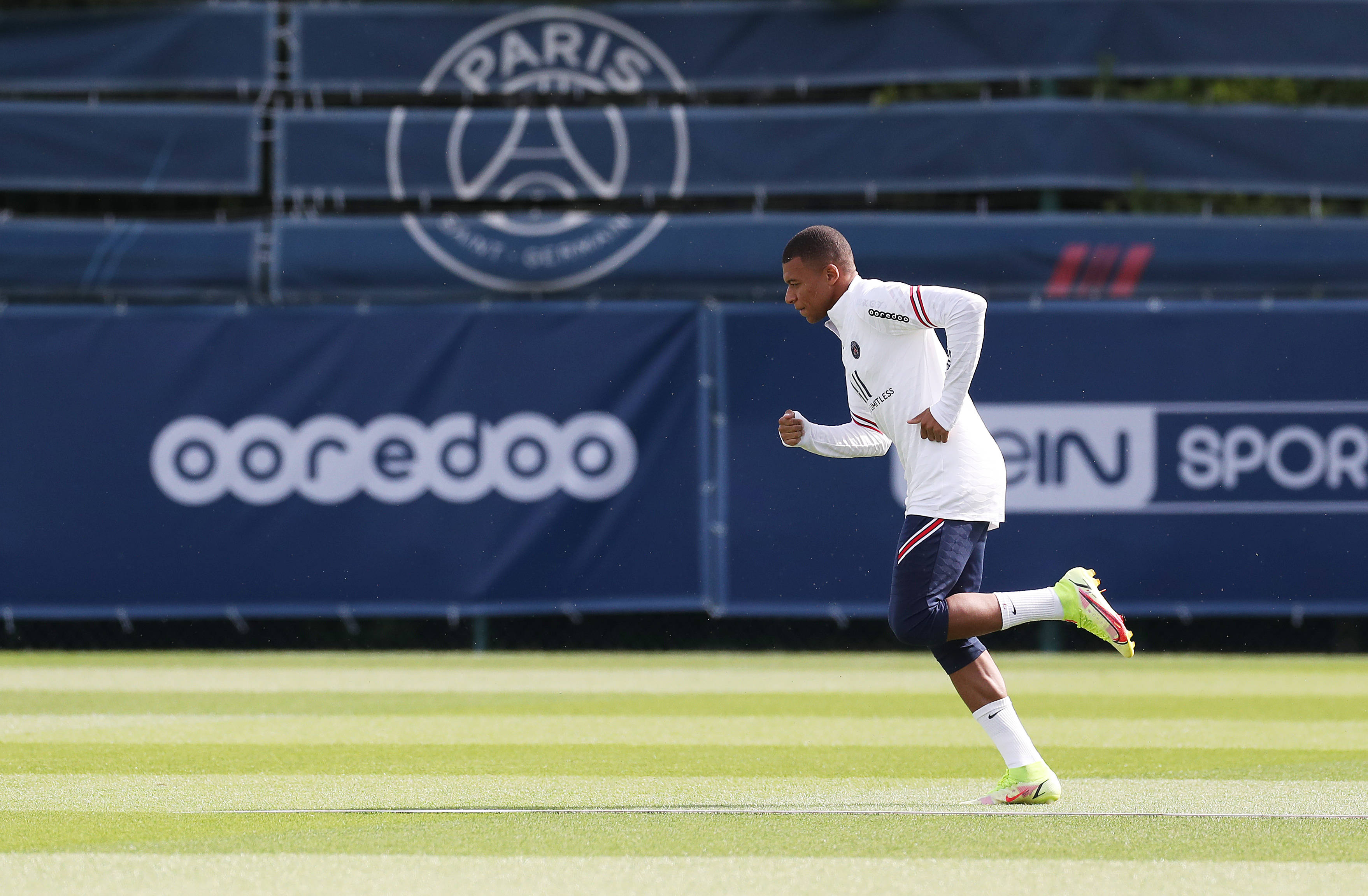 英超首次密集赛程开启，曼城瞄准19连胜纪录，热刺迎战连败克星纽卡斯尔（英超密集赛程启动，曼城冲击19连胜，热刺再战克星纽卡）