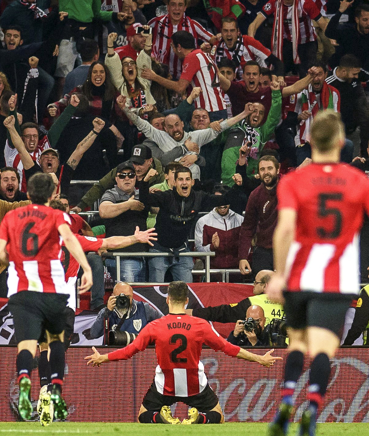 联想天禧AI足球智能体正式上线，亮相咪咕世界杯抽签夜直播（联想天禧AI足球智能体重磅上线，于咪咕世界杯抽签之夜直播首秀）