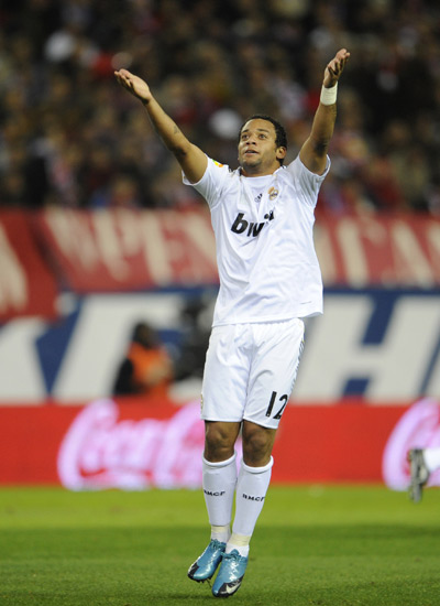 砸地头球破门，梅西打进职业生涯的第896球（头球砸地入网，梅西收获生涯第896球）