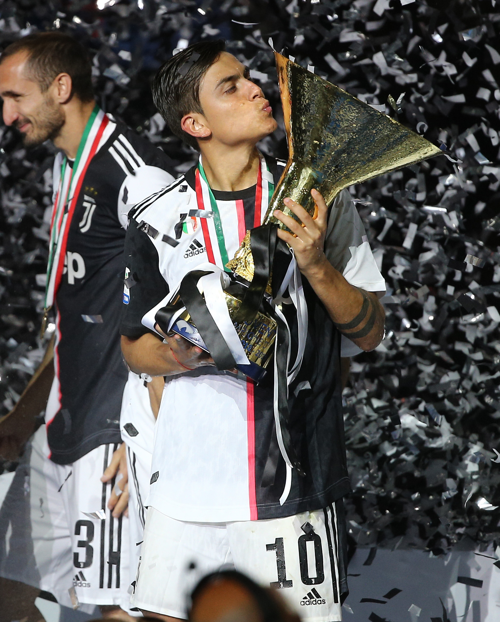 2025山东省齐鲁足球超级联赛：泰安2-1击败聊城夺冠（泰安2-1力克聊城，问鼎2025山东省齐鲁足球超级联赛冠军）