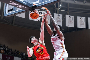 那个拥抱是整场最暖的一幕（那个拥抱，定格了全场最温暖的瞬间）