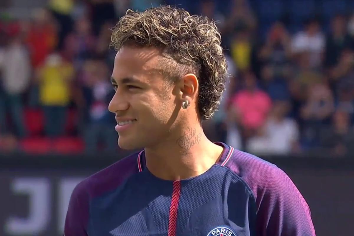 世界杯决赛于7月20日凌晨3点开球；半决赛也将在3点开球（世界杯决赛7月20日凌晨3点开赛，半决赛同一时间开球）