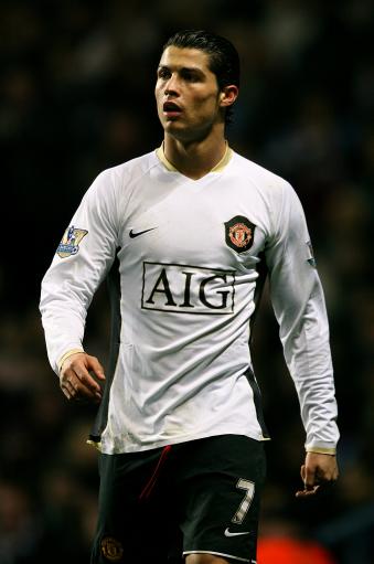 早报：皇马2-1阿拉维斯；曼城3-0水晶宫（今晨战报：皇马2-1阿拉维斯，曼城3-0水晶宫）