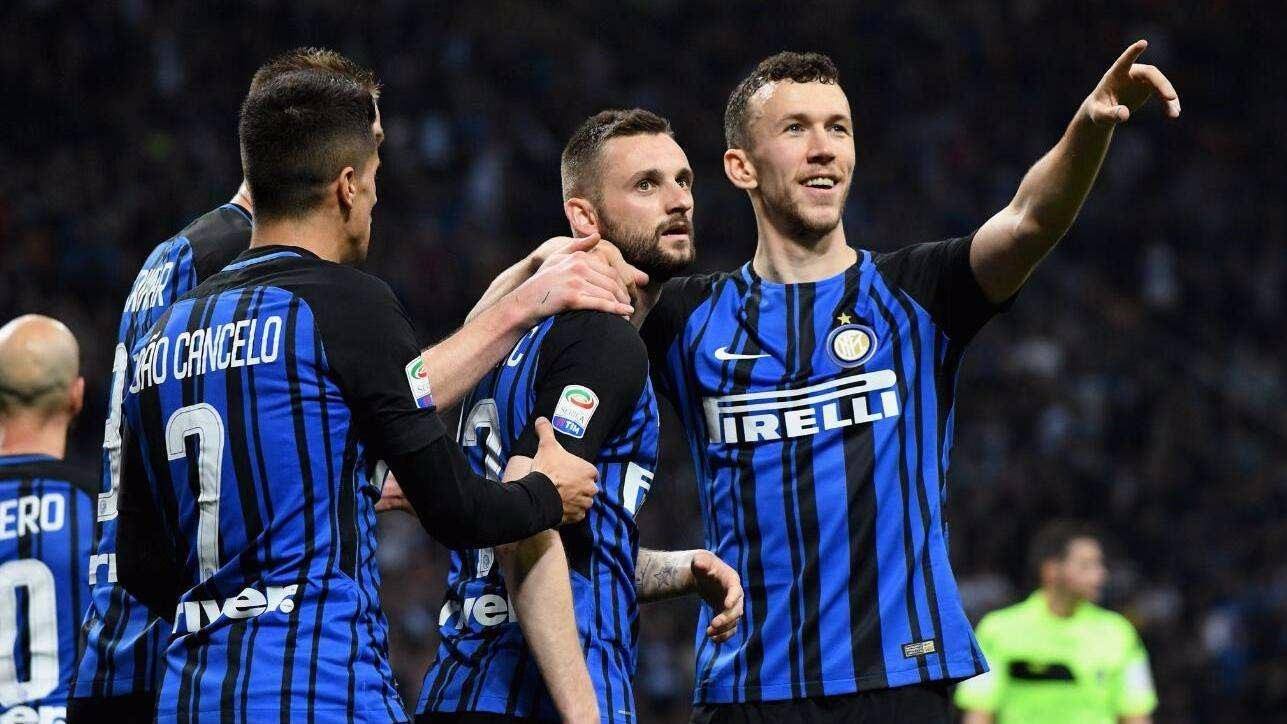 官方：本轮港超联赛延期进行，中国香港各代表队将臂缠黑纱出战（官方通报：港超本轮延赛，中国香港各代表队将佩戴黑纱臂章出战）